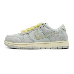 Nike SB Dunk Low Suede Grey